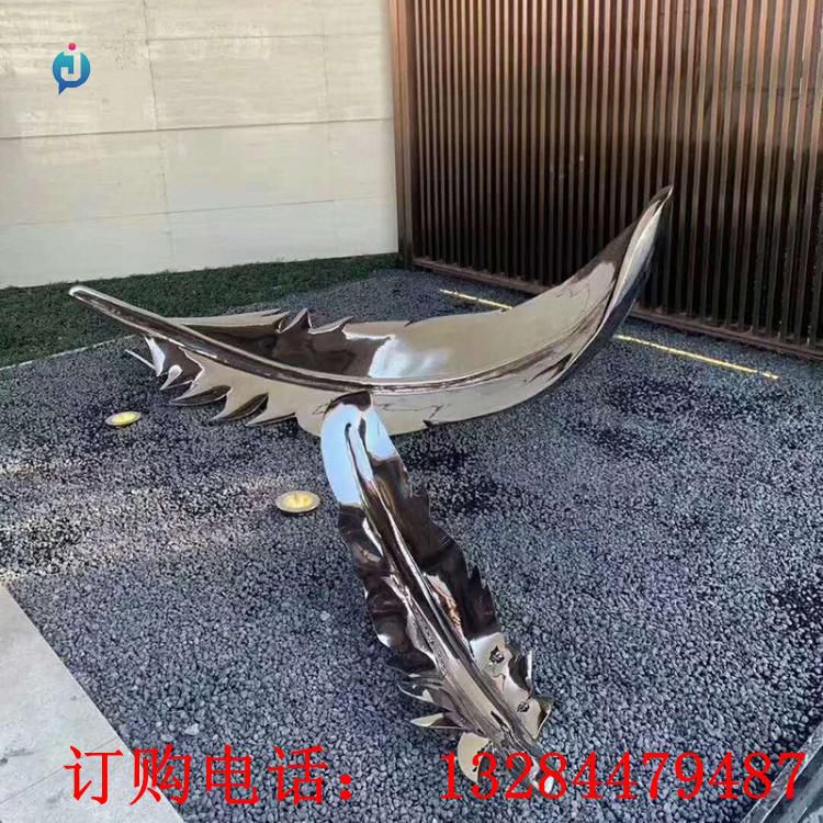 不銹鋼鏡面羽毛雕塑