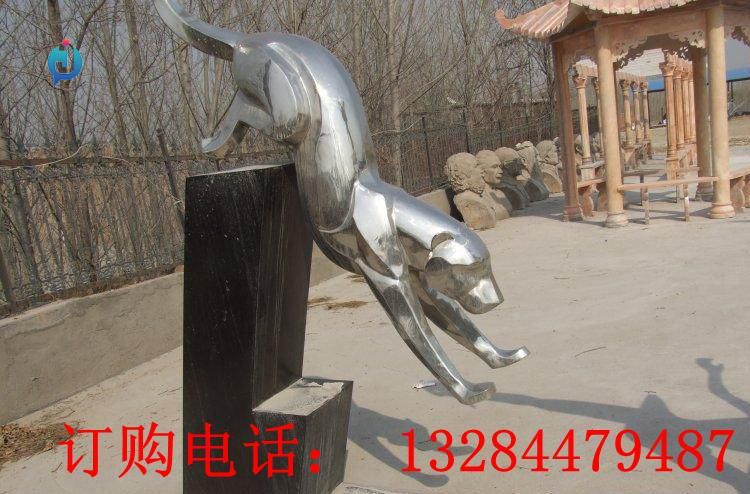 不銹鋼鏡面豹子雕塑