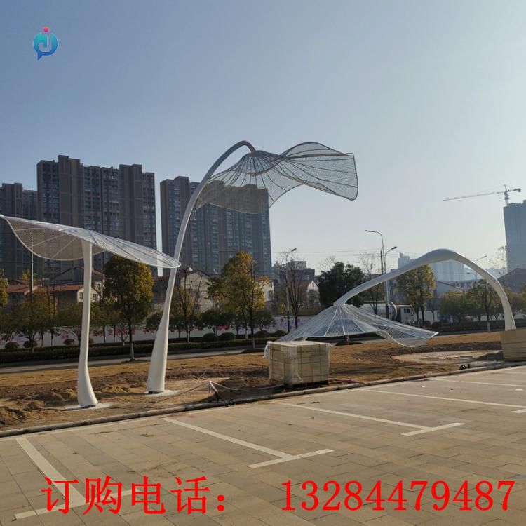 不銹鋼鏤空荷葉雕塑