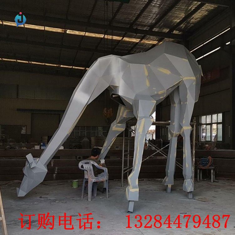 不銹鋼幾何長(zhǎng)頸鹿雕塑