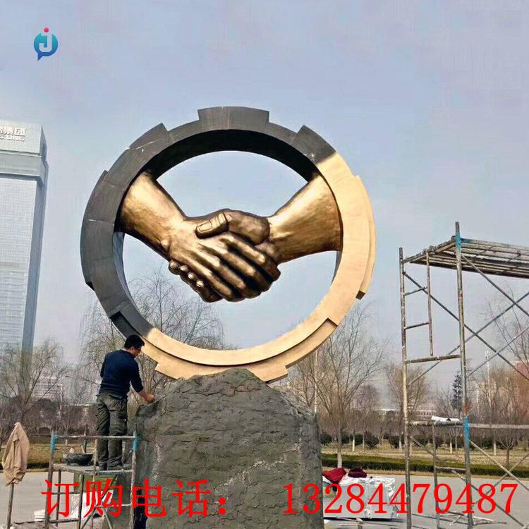 不銹鋼企業(yè)握手雕塑