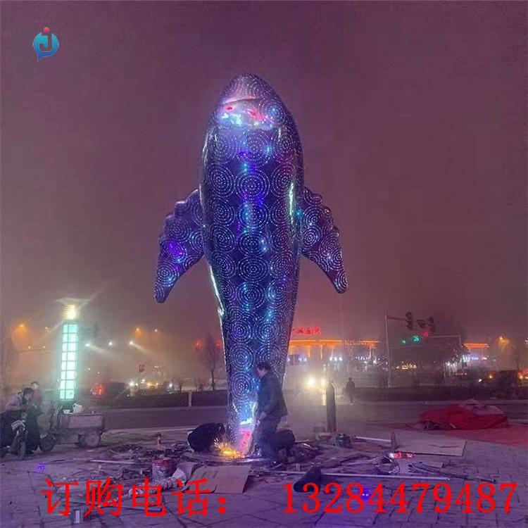 大型不銹鋼發(fā)光鯨魚雕塑