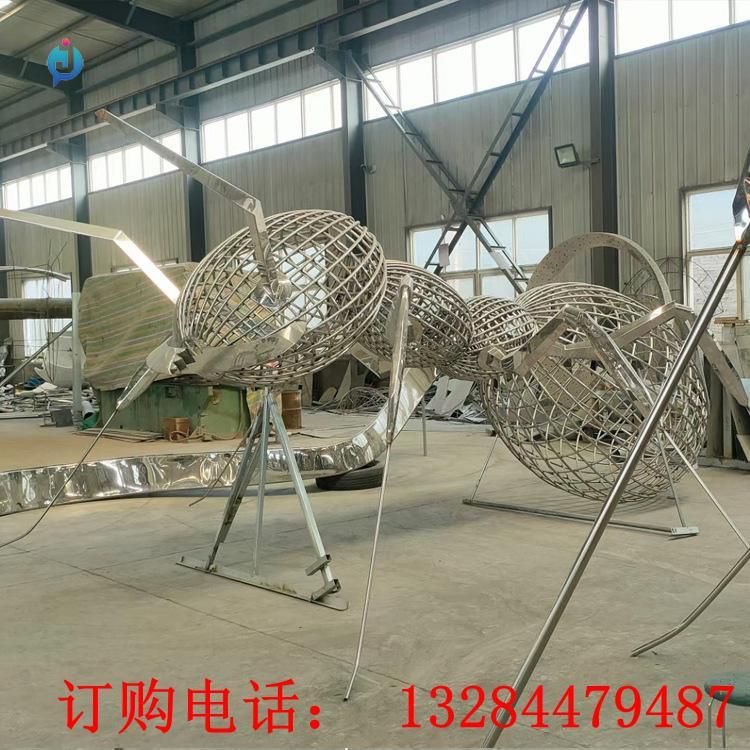 不銹鋼鏤空螞蟻雕塑