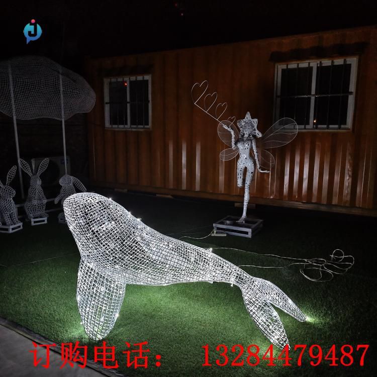 不銹鋼鏤空發(fā)光海豚雕塑
