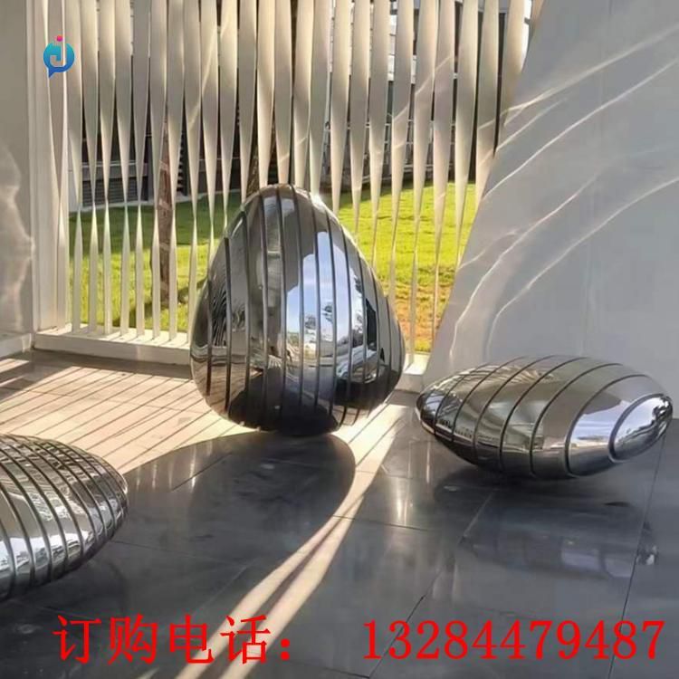 不銹鋼切面石頭雕塑