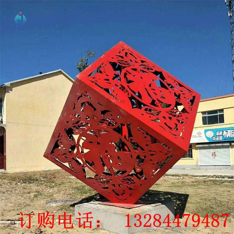 不銹鋼鏤空福字魔方雕塑