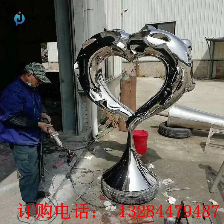 不銹鋼鏡面愛心雕塑