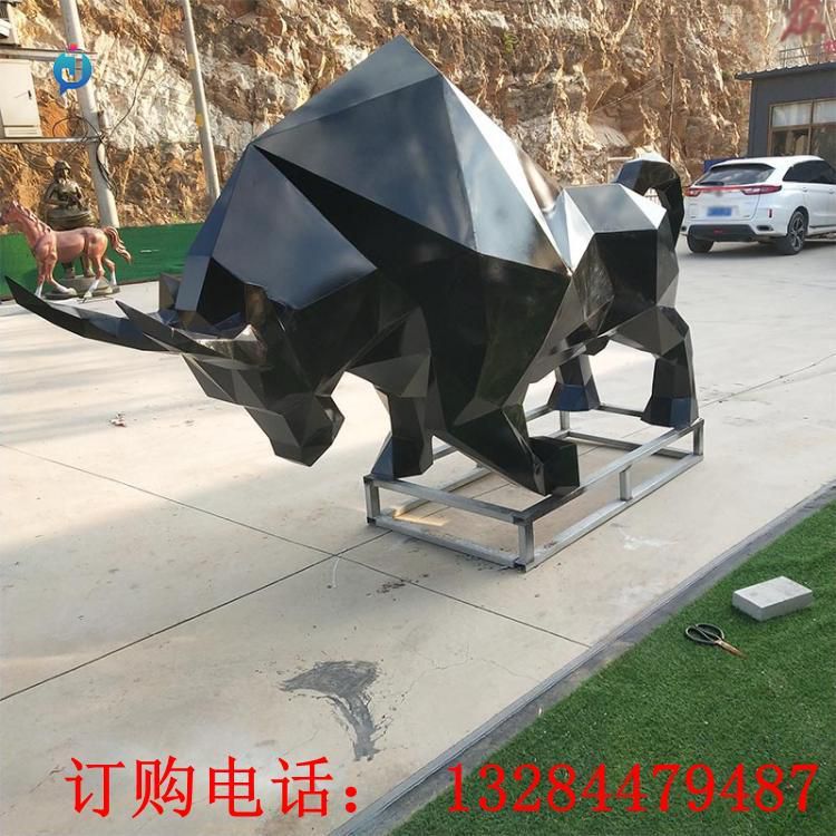 不銹鋼幾何牛雕塑
