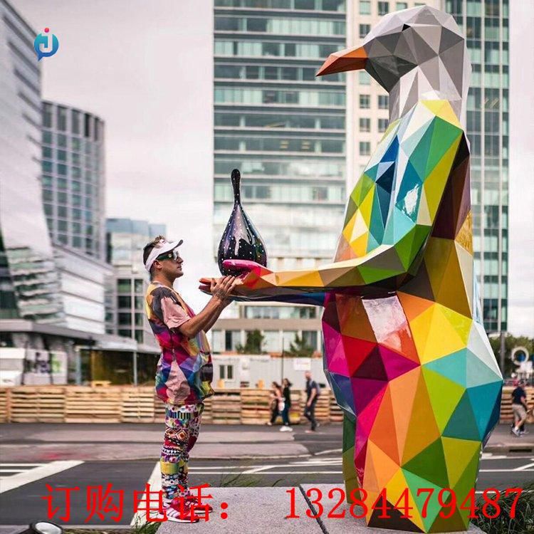 大型不銹鋼幾何企鵝雕塑