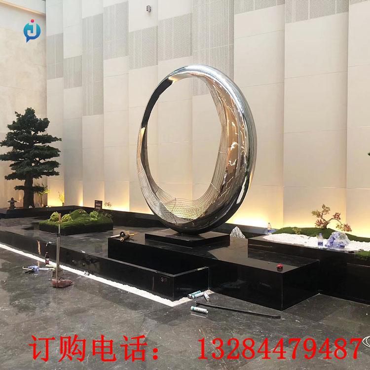不銹鋼鏡面圓環(huán)雕塑