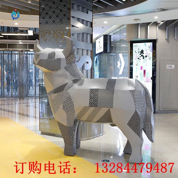 不銹鋼創(chuàng)意幾何牛雕塑
