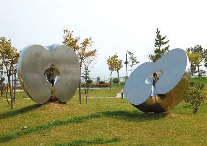 不銹鋼公園半塊蘋果雕塑