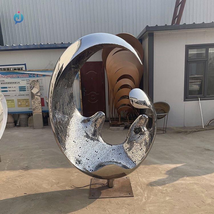 不銹鋼鏡面鏤空月亮雕塑