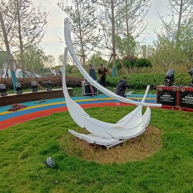 不銹鋼景區(qū)抽象羽毛雕塑