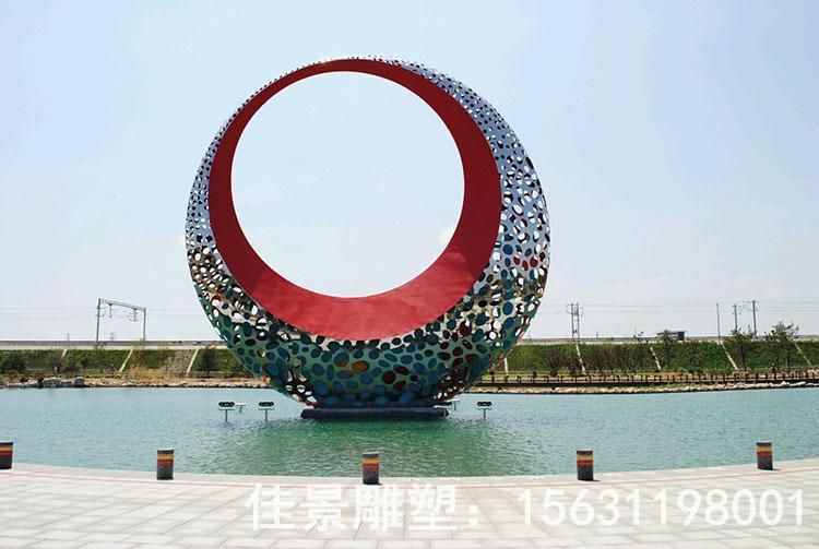 不銹鋼景區(qū)抽象圓環(huán)雕塑