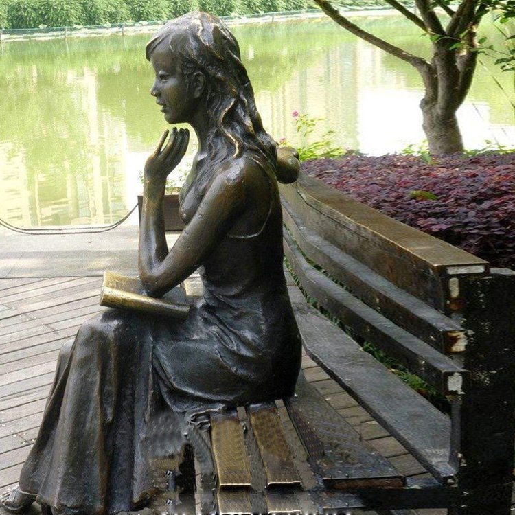 看書小女孩公園銅雕