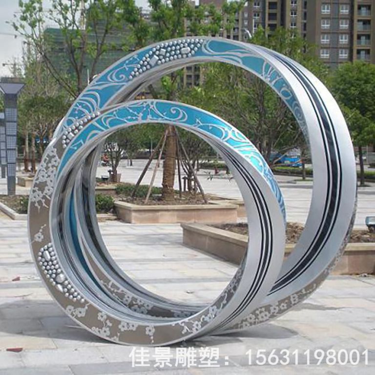 彩繪抽象不銹鋼圓環(huán)雕塑