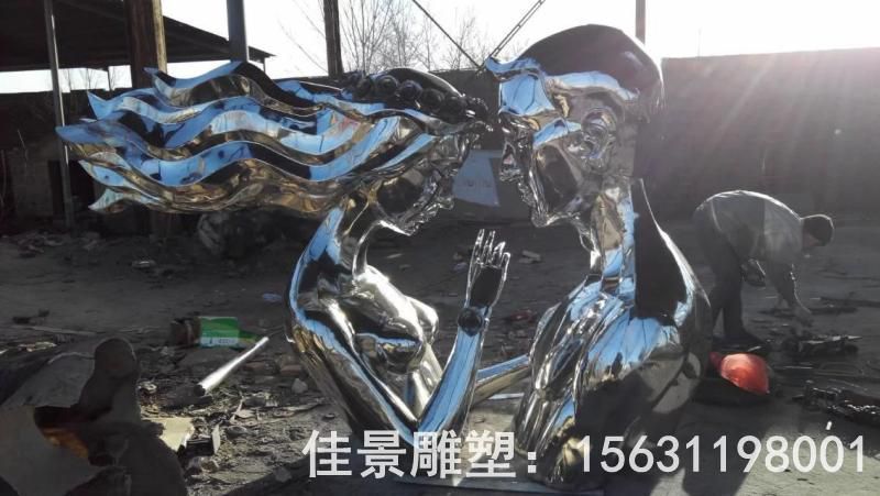 不銹鋼鏡面抽象情侶雕塑