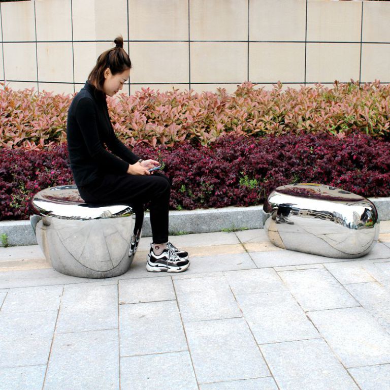 不銹鋼凳子鏡面景觀雕塑
