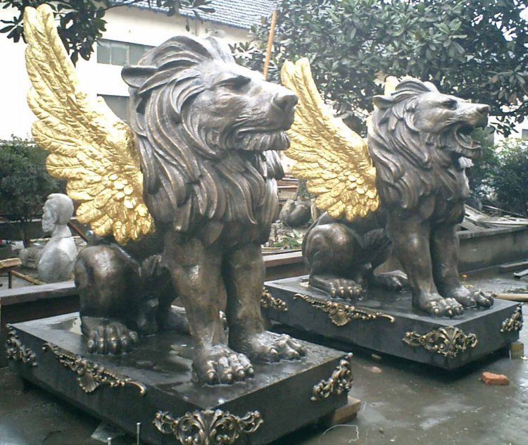 展翅獅子小區(qū)動(dòng)物銅雕