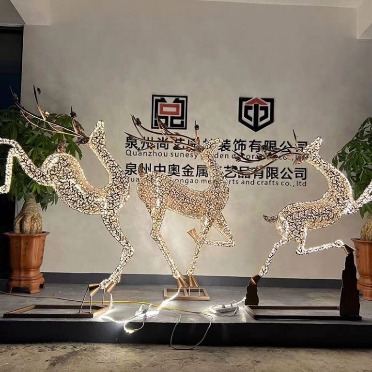 鏤空鹿不銹鋼城市雕塑