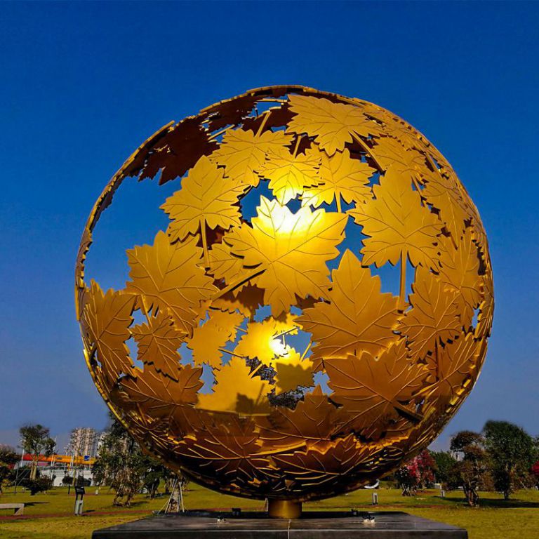 不銹鋼金色鏤空球雕塑