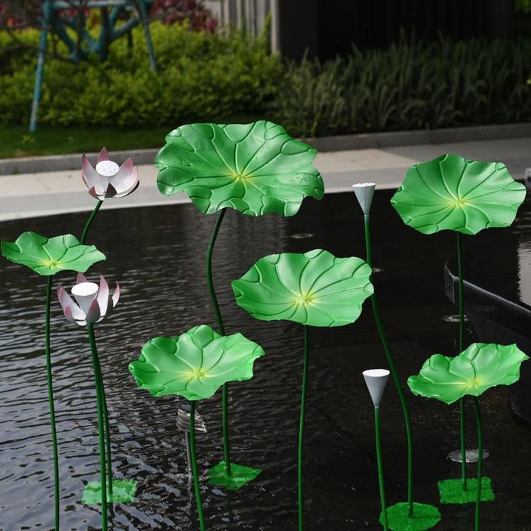 彩繪荷花不銹鋼景區(qū)雕塑