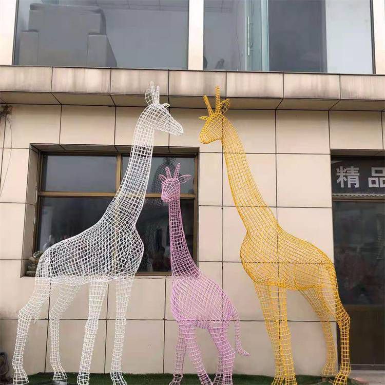 不銹鋼鏤空長頸鹿彩繪雕塑