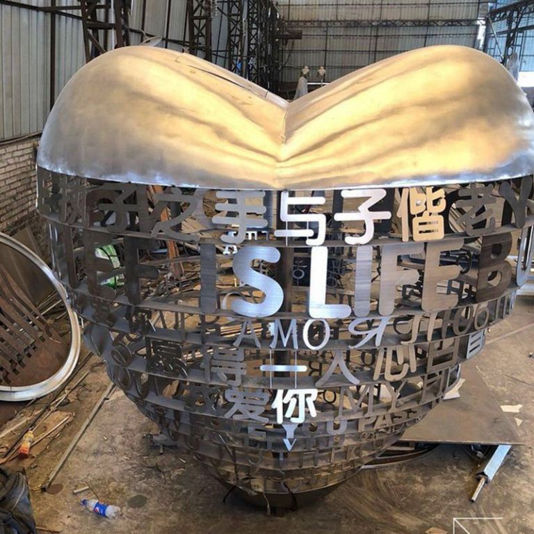 不銹鋼愛心景觀雕塑