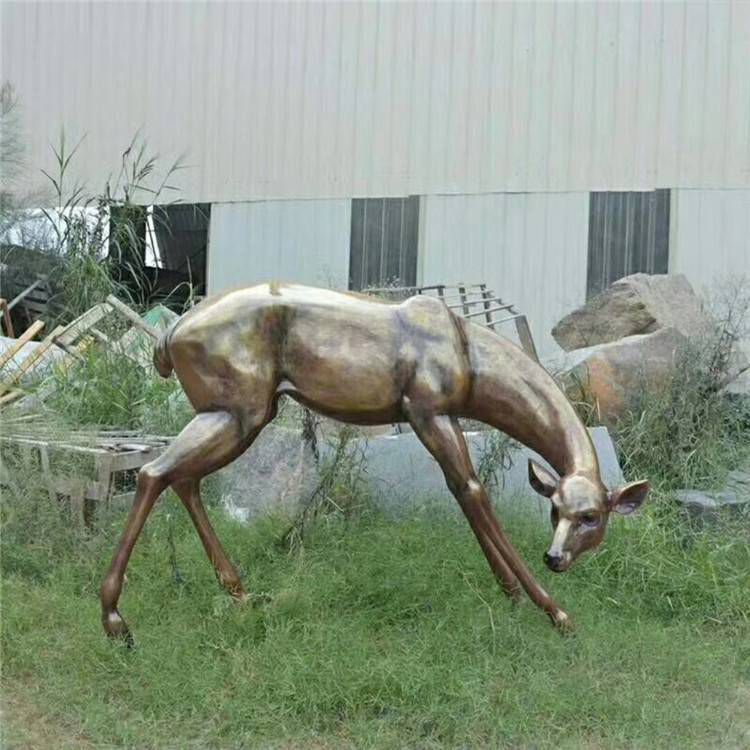 草坪跳躍小鹿動物銅雕