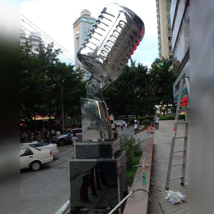 不銹鋼金色話(huà)筒標(biāo)志雕塑