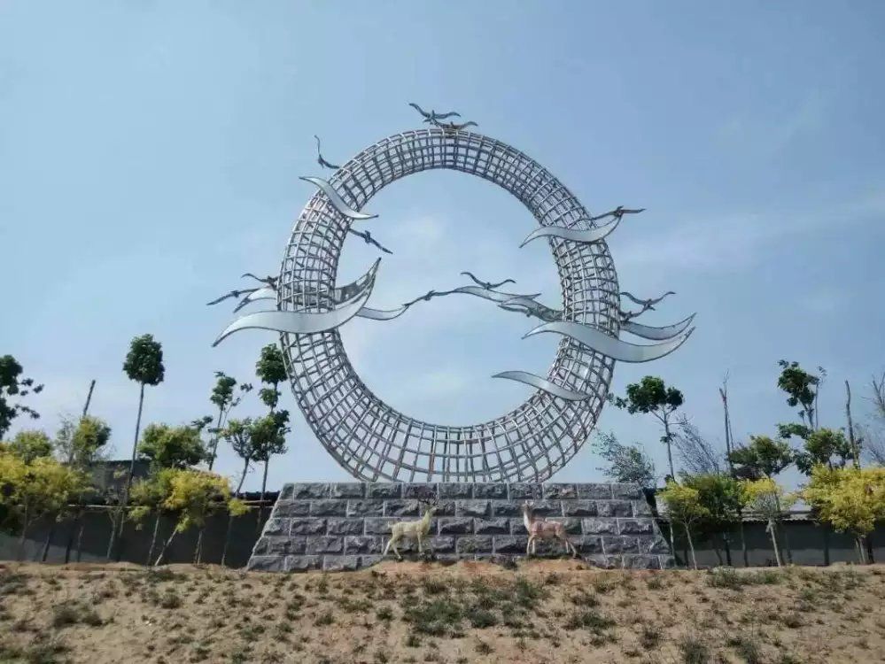 不銹鋼鏤空圓環(huán)大雁雕塑