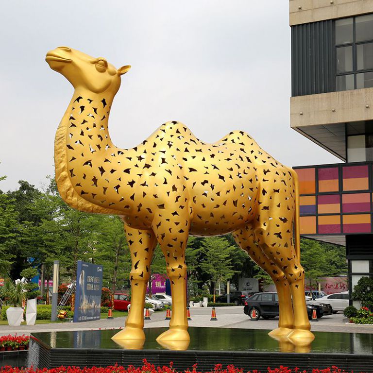 不銹鋼黃色駱駝景觀雕塑