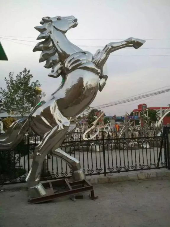 不銹鋼馬跳躍動物標(biāo)志雕塑