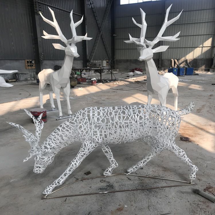 不銹鋼鏤空鹿動物標(biāo)志雕塑