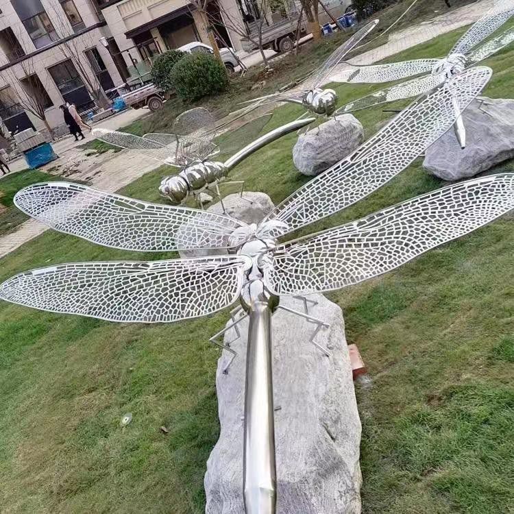不銹鋼鏤空蜻蜓標(biāo)志雕塑