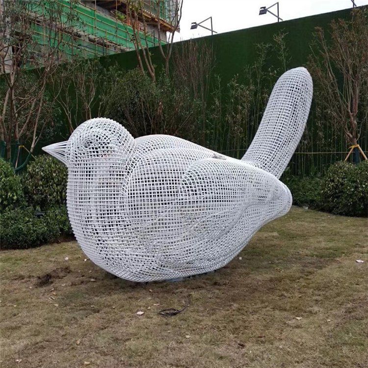 不銹鋼草坪小鳥(niǎo)景觀(guān)雕塑