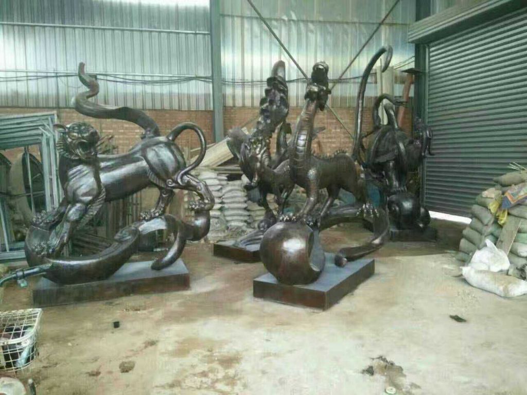 金色豹子動(dòng)物銅雕