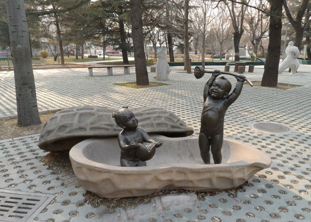 小孩與兔子公園小品銅雕