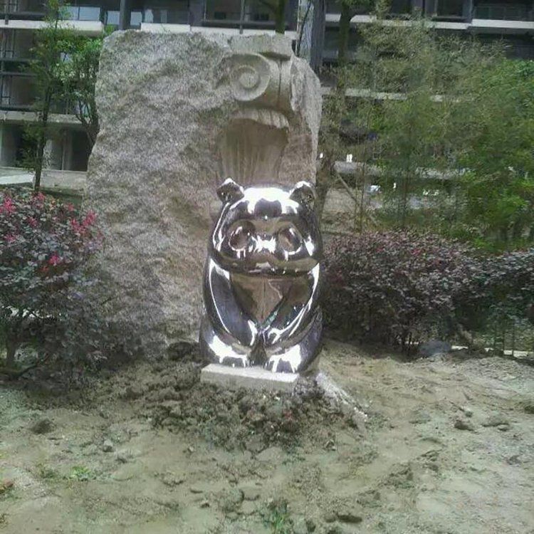 不銹鋼熊貓坐式動物雕塑