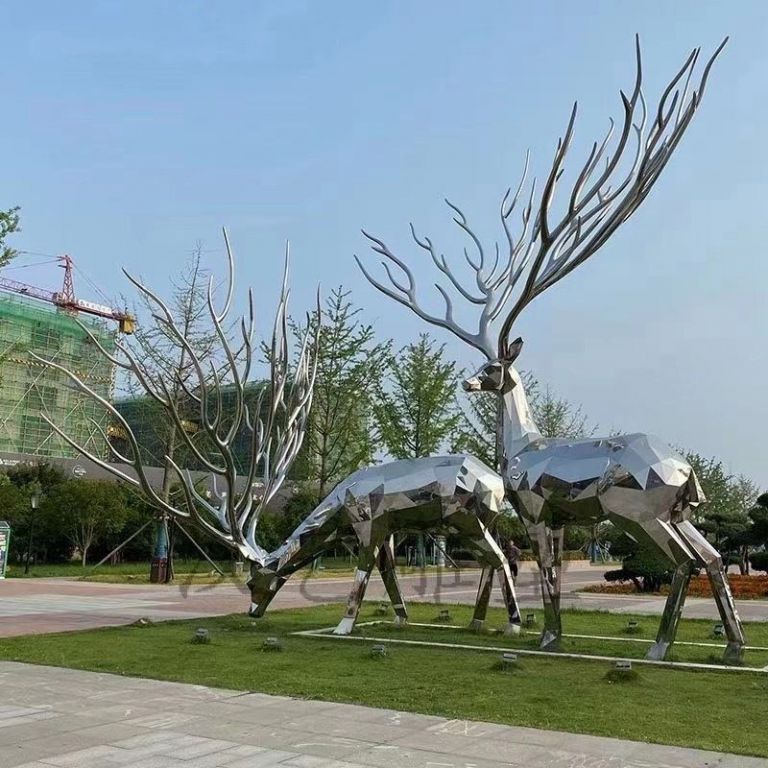 不銹鋼鏤空低頭鹿雕塑