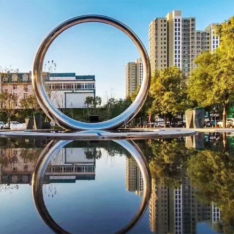不銹鋼異形圓環(huán)雕塑