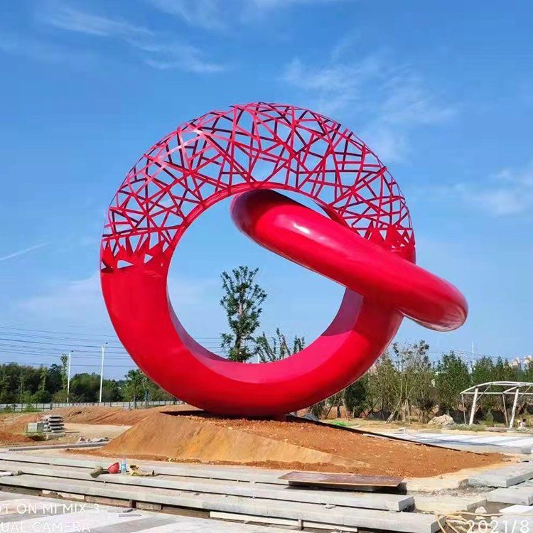 彩繪圓環(huán)不銹鋼雕塑