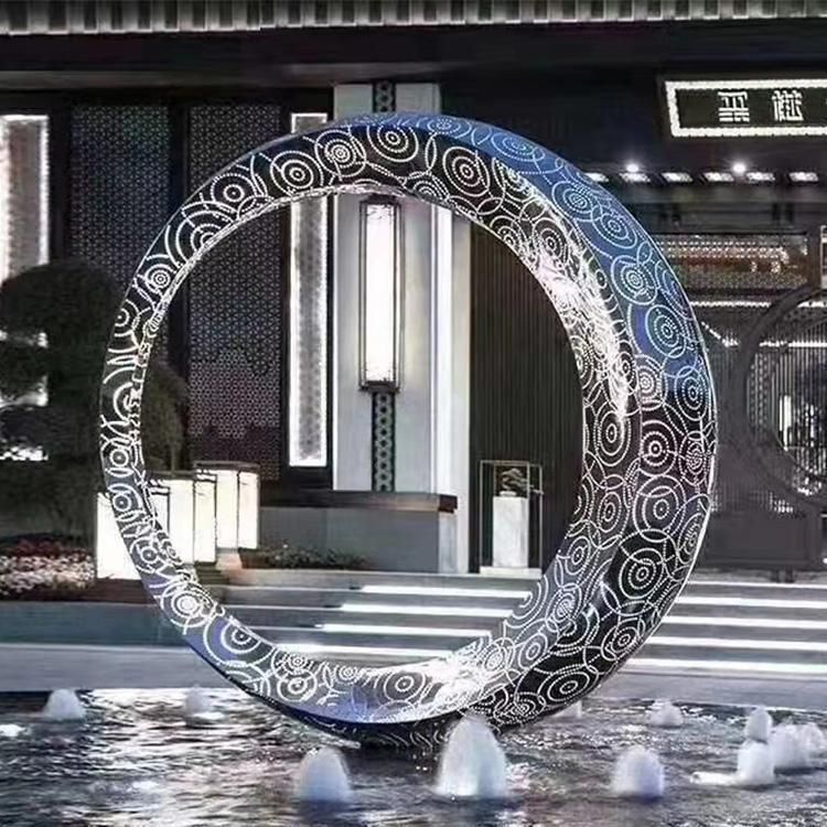 街邊不銹鋼異形圓環(huán)雕塑