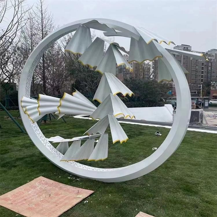 景區(qū)不銹鋼異形圓環(huán)雕塑