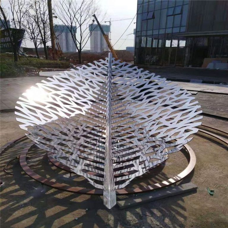 不銹鋼樹葉鏤空雕塑