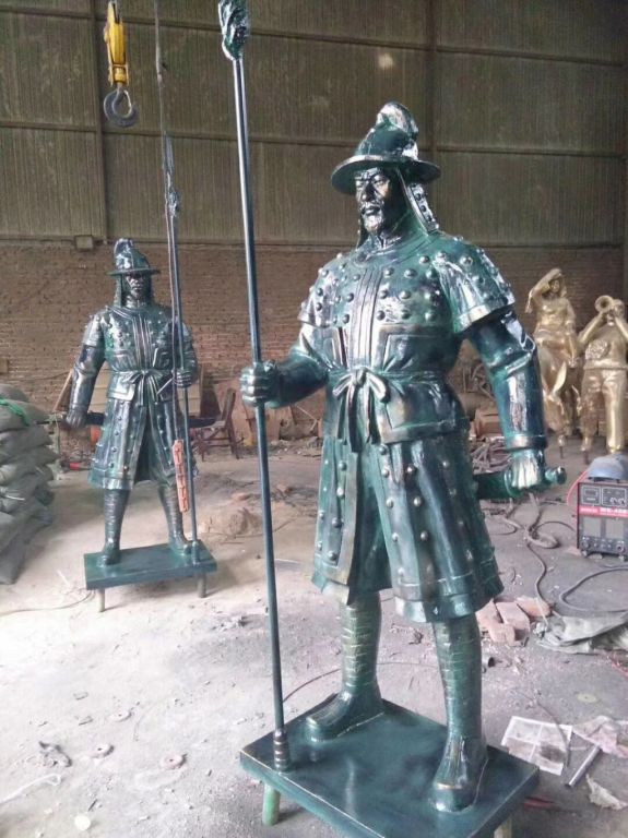 古代士兵觀察敵情銅雕