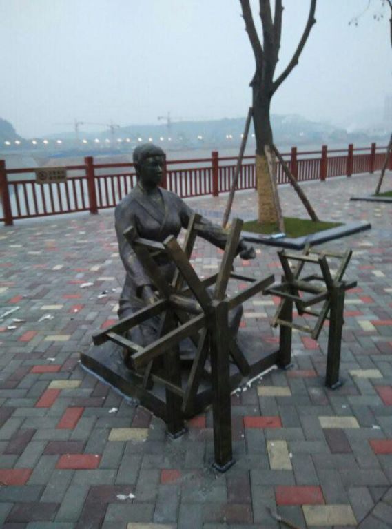 城市紡織標(biāo)志銅雕