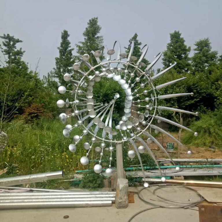 不銹鋼鏡面風(fēng)動景觀雕塑
