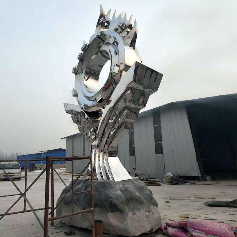 不銹鋼校園鏡面景觀雕塑